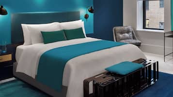 Zimmer, 1 Queen-Bett | Hochwertige Bettwaren, Betten mit Memory-Foam-Matratzen, Zimmersafe