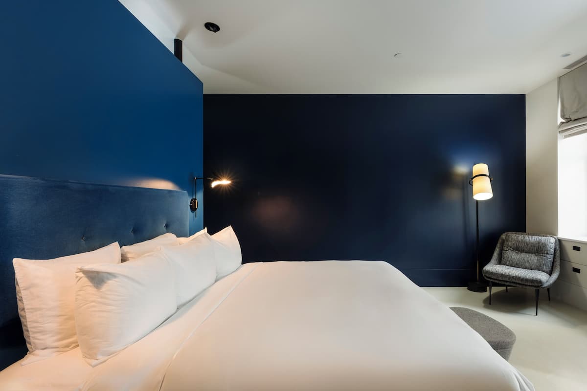 Studio, 1 King Bed, Kitchenette