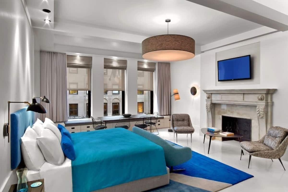 Studio, 1 King-Bett, Kochnische | Hochwertige Bettwaren, Betten mit Memory-Foam-Matratzen, Zimmersafe