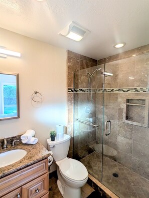Shower, towels - Spacious 3BR Entire House Family & Pet Friendly (San Jose)