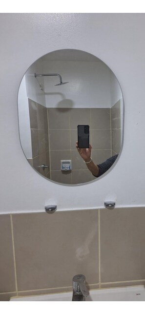 Pyyhkeet, saippua, vessapaperi