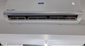 Eine weiße Klimaanlage der Marke 'koppel' mit der Modellnummer '16'.