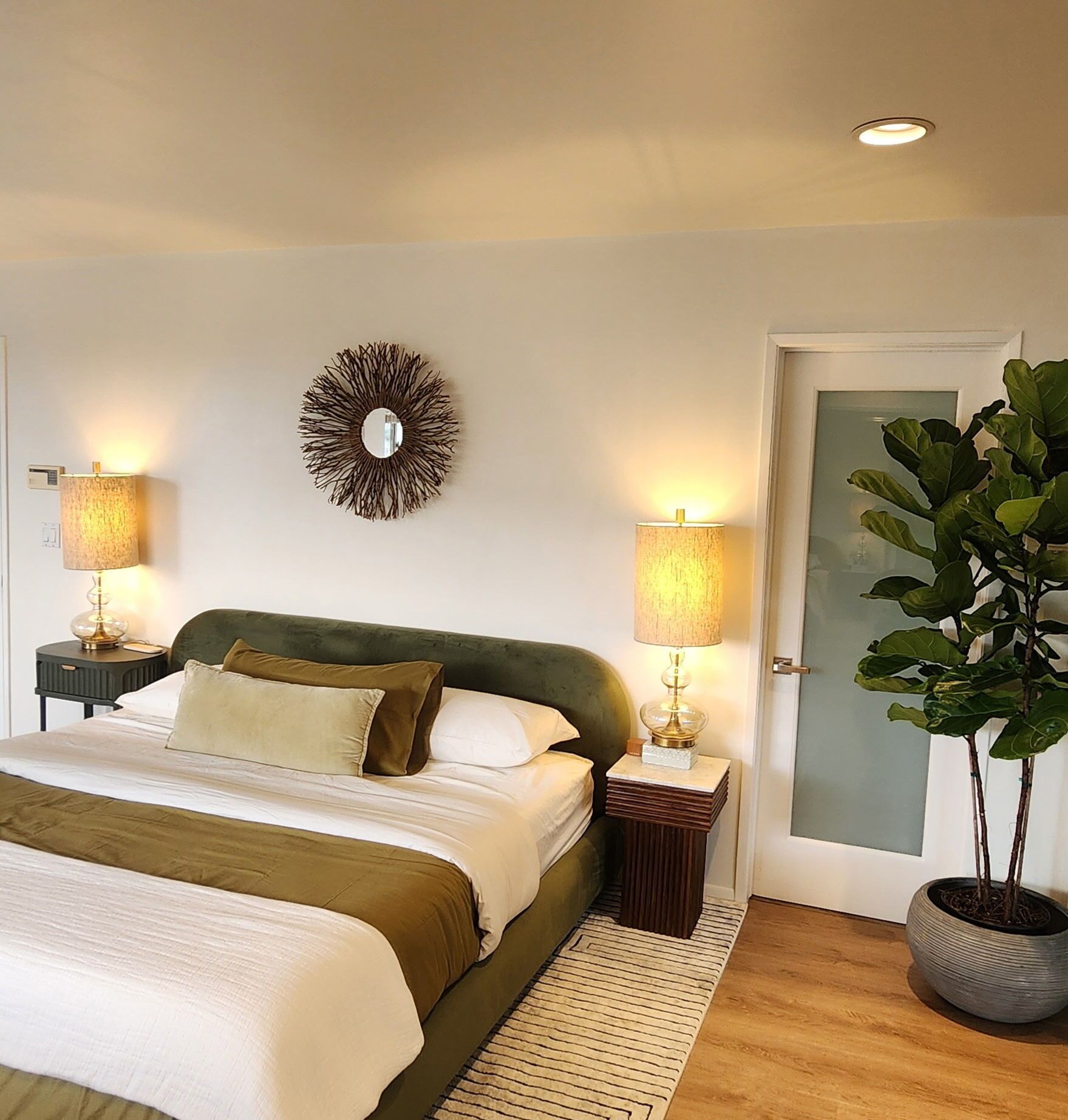 Bügeleisen/Bügelbrett, Reisekinderbett, kostenloses WLAN, Bettwäsche