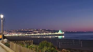 Beach nearby, sun-loungers, beach towels