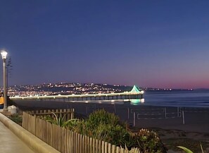 Beach nearby, sun-loungers, beach towels - Location, Location, Location (Manhattan Beach)