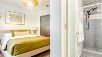 Iron/ironing board, travel cot, free WiFi, bed sheets