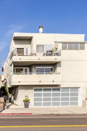 Exterior - Location, Location, Location (Manhattan Beach)