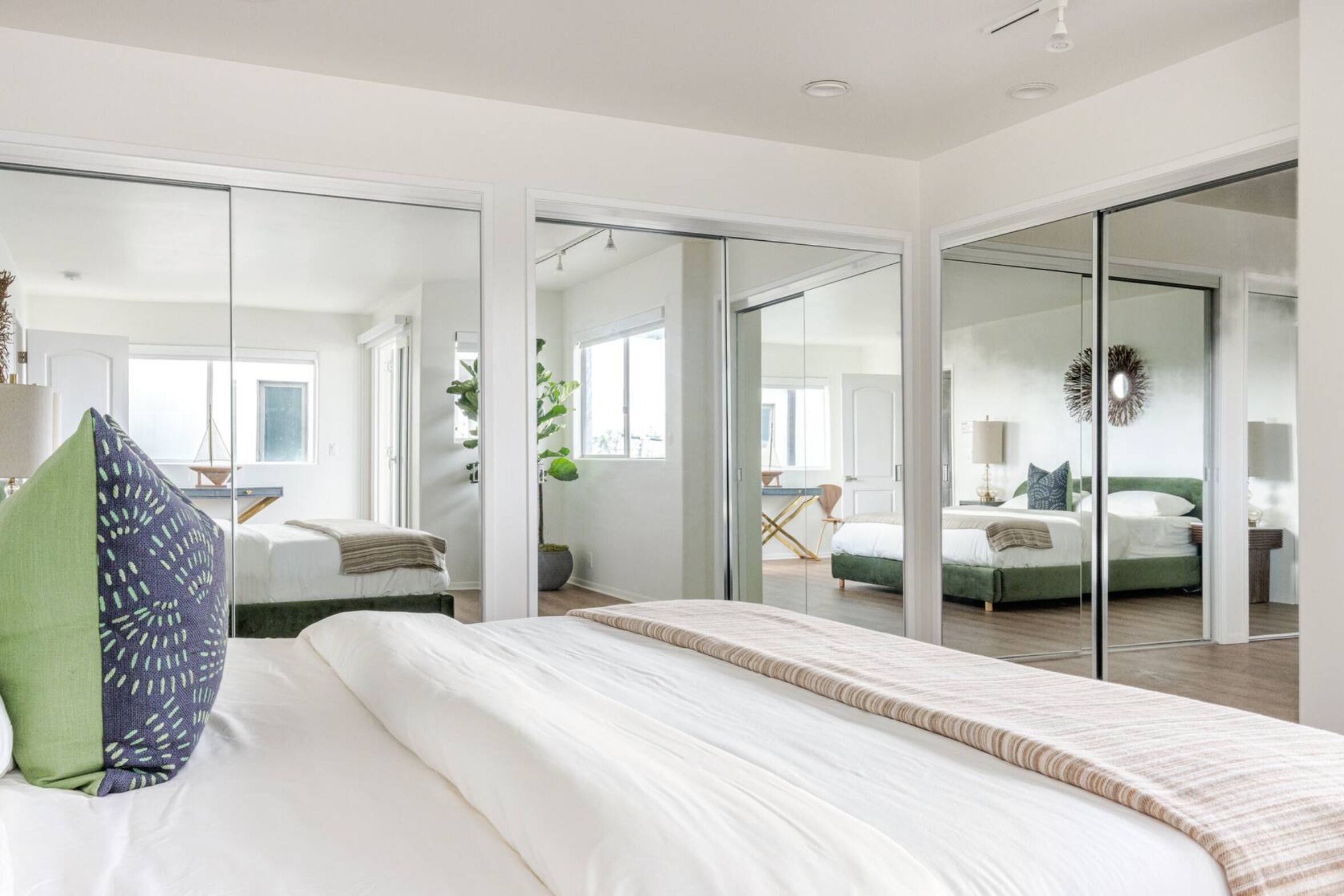 Tabla de planchar con plancha, cuna de viaje y wifi gratis 