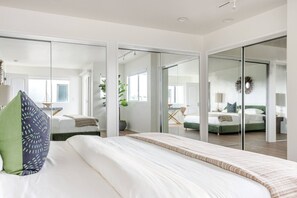 アイロン / アイロン台、旅行用ベビ ーベッド、WiFi (無料)、ベッドシーツ