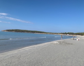 Beach umbrellas, beach towels - B&B Hideaway Haven Villa (Sant'Anna Arresi)