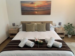 Comfort Double Room, Courtyard View | In-room safe, soundproofing, iron/ironing board, free WiFi - B&B Hideaway Haven Villa (Sant'Anna Arresi)