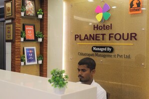 Reception - Hotel Planet Four (Mawal)
