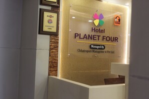 Reception - Hotel Planet Four (Mawal)