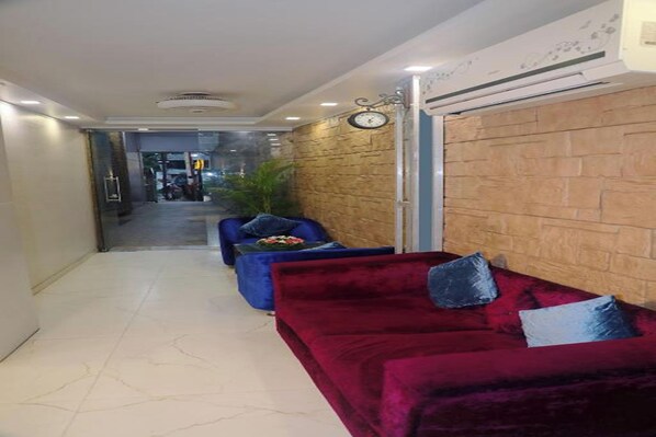 Coin salon dans le hall