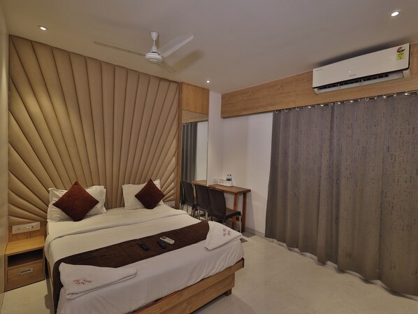 خزنة داخل الغرفة ومكتب وواي فاي مجانًا وملاءات أسرّة