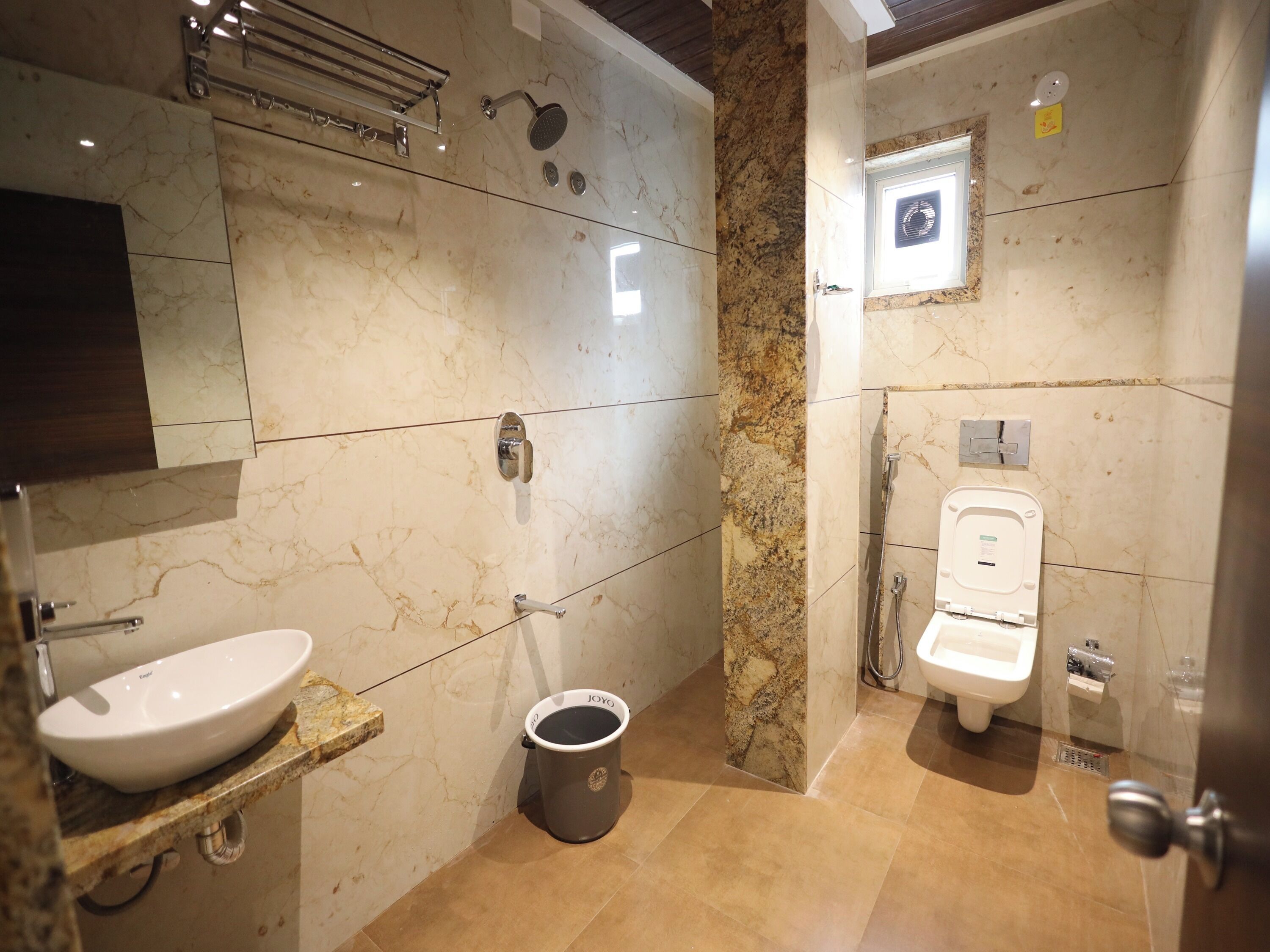 Artículos de higiene personal gratuitos y toallas