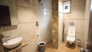 Artículos de higiene personal gratuitos y toallas