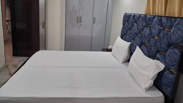 Apartment | Iron/ironing board, free WiFi