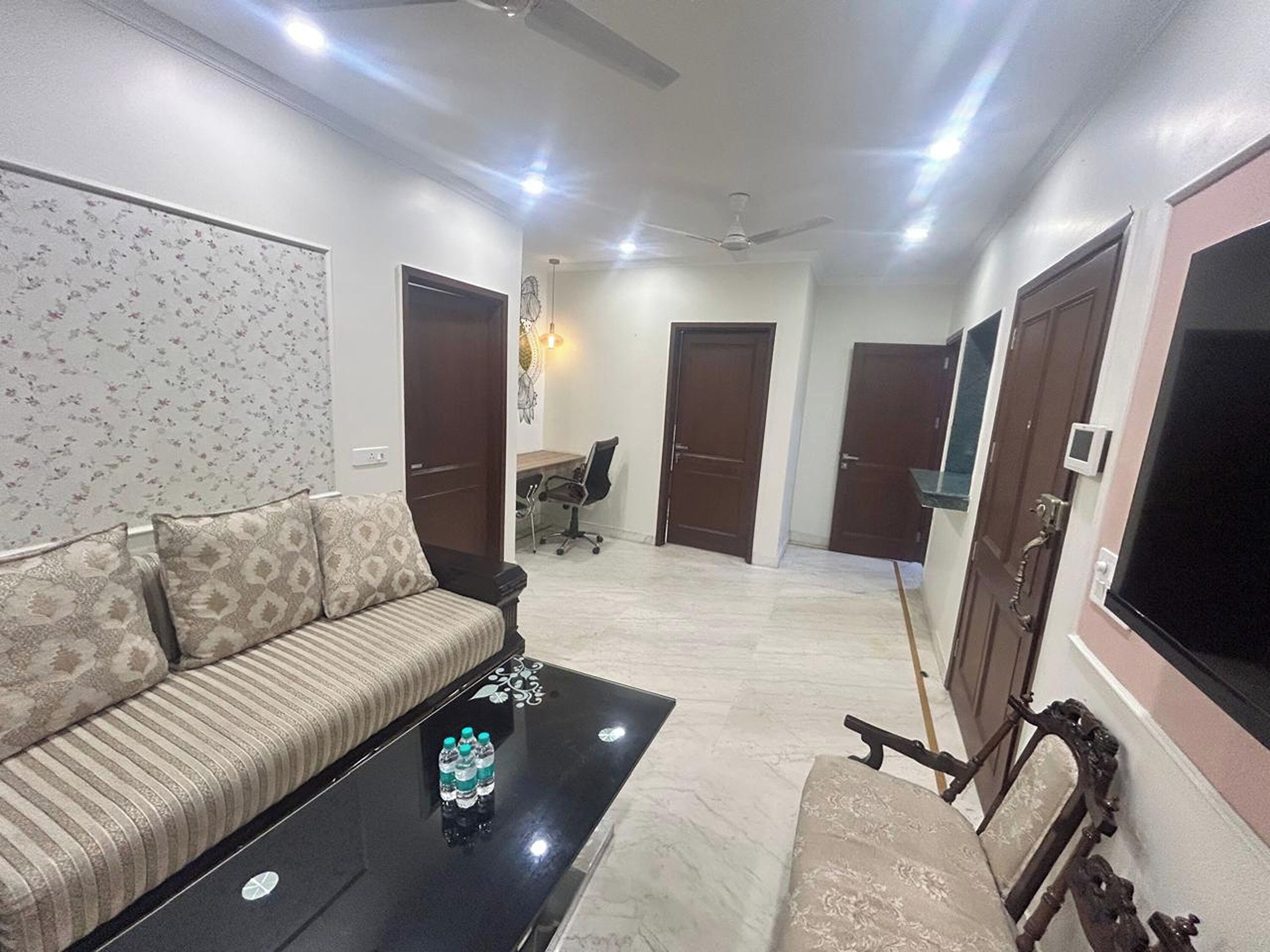 Apartamento, 2 habitaciones | Caja fuerte, escritorio, tabla de planchar con plancha y wifi gratis