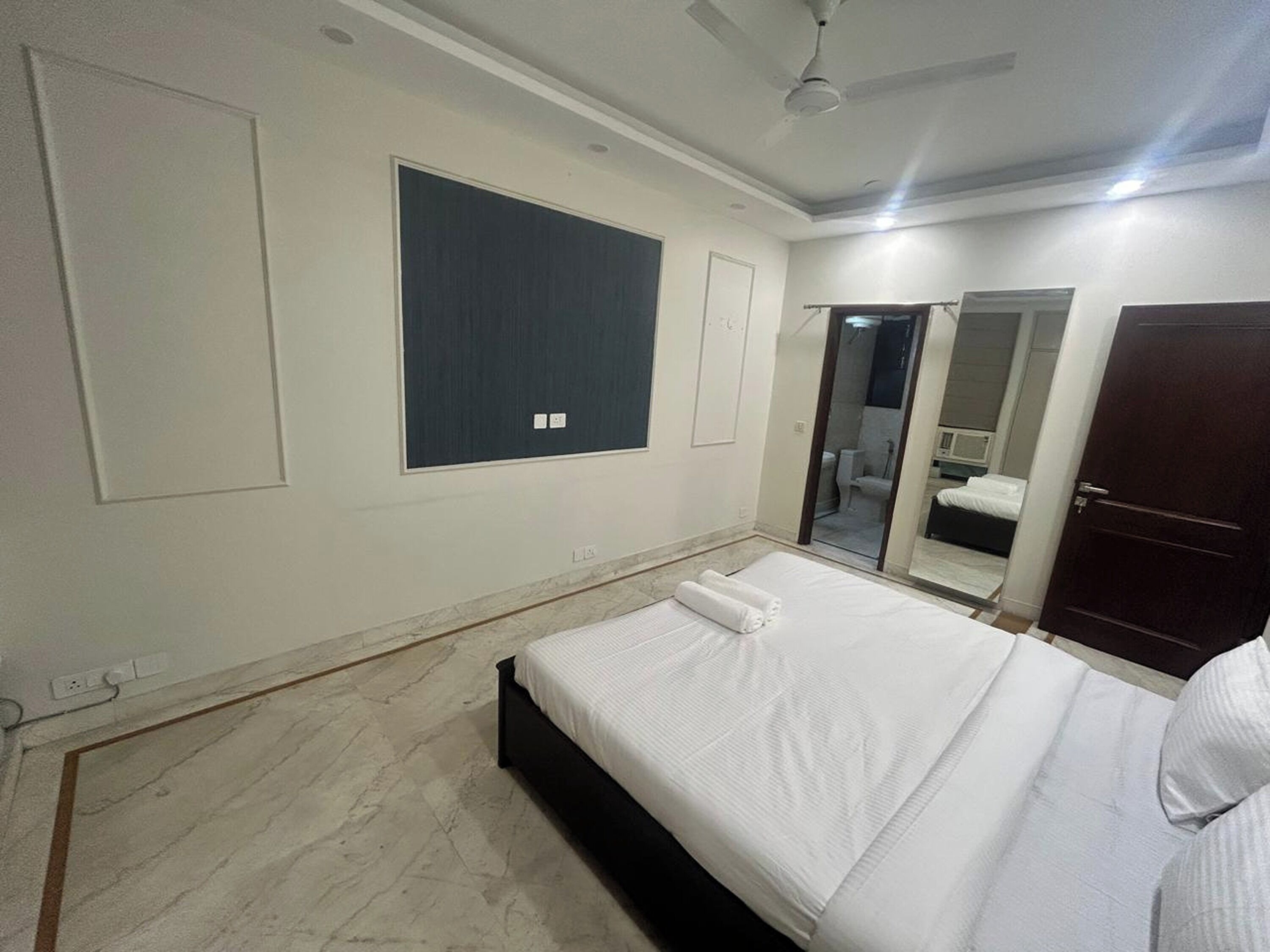 Habitación ejecutiva | Caja fuerte, escritorio, tabla de planchar con plancha y wifi gratis