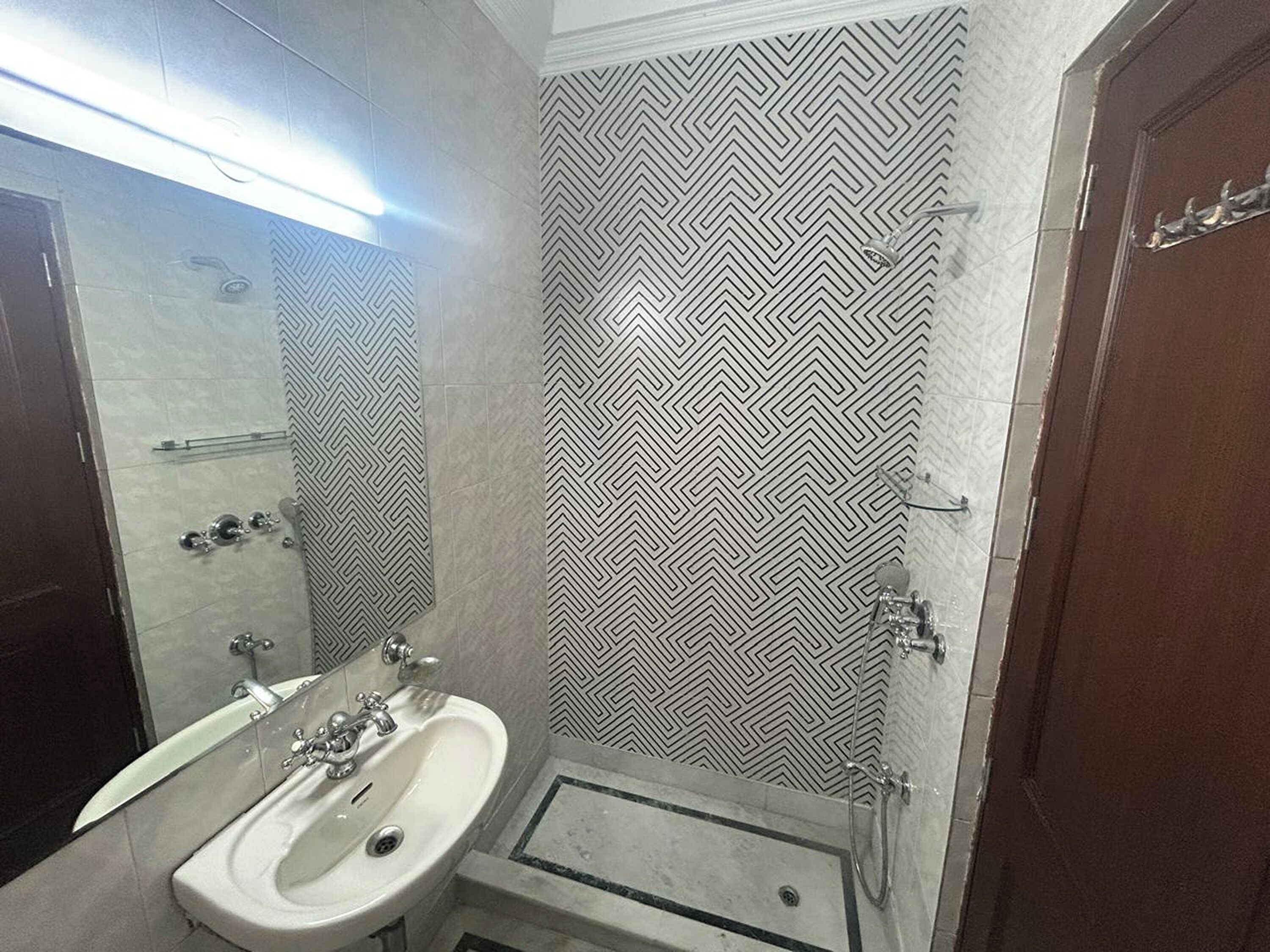 Quarto luxo | Banheiro | Chuveiro, chuveiro com efeito de chuva, produtos de toalete grátis 