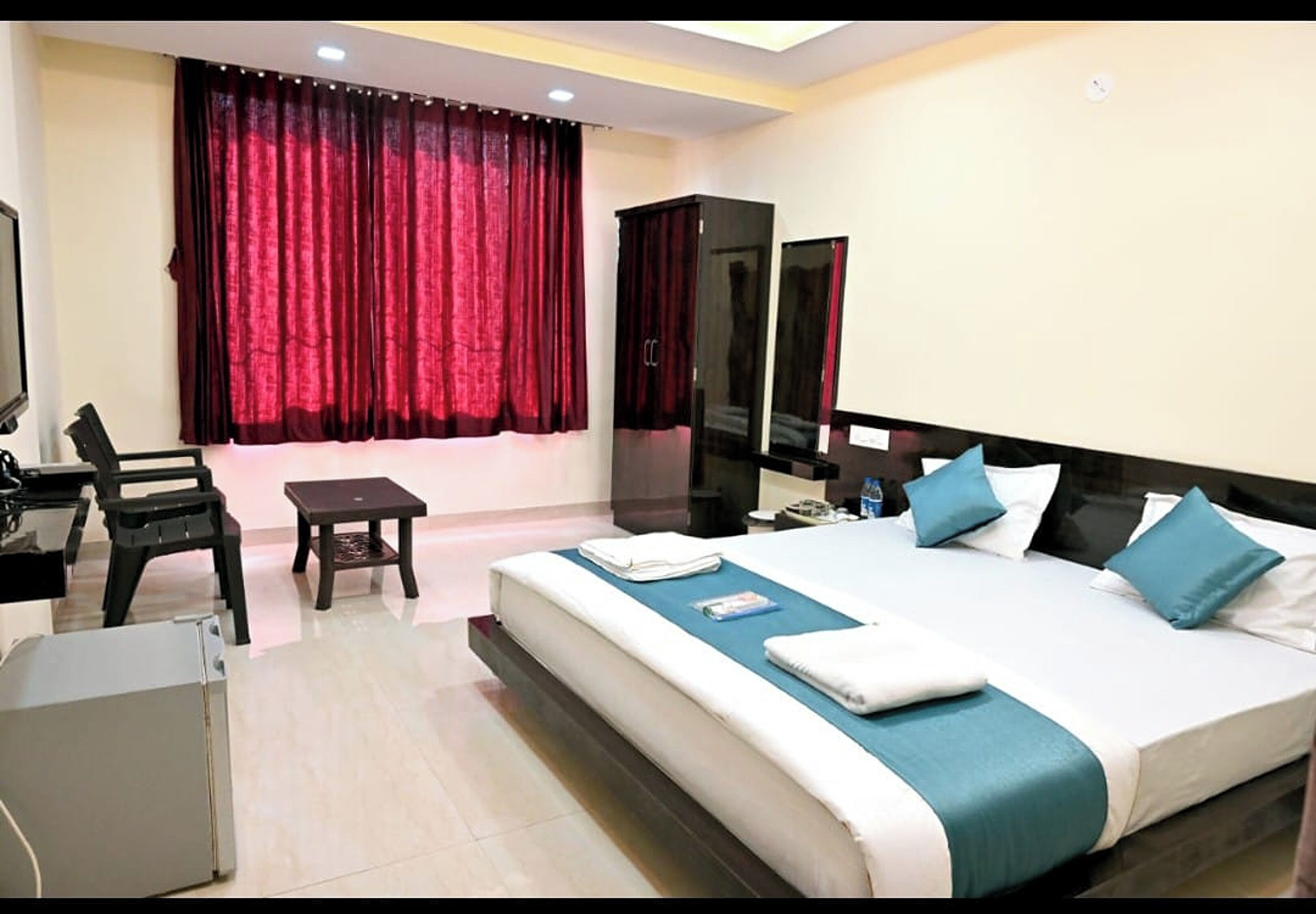 Deluxe Room, Bathtub | Desk, free WiFi, bed sheets