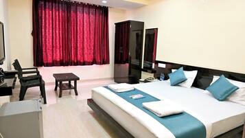 Deluxe Room, Bathtub | Desk, free WiFi, bed sheets