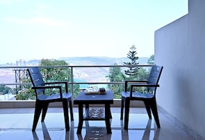 Habitación Deluxe, vistas al valle | Escritorio, wifi gratis, ropa de cama