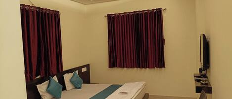 Standaard kamer | Een bureau, gratis wifi, beddengoed