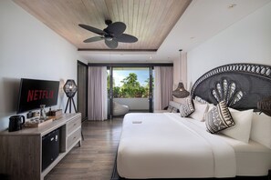 Caja de seguridad en la habitación y escritorio 