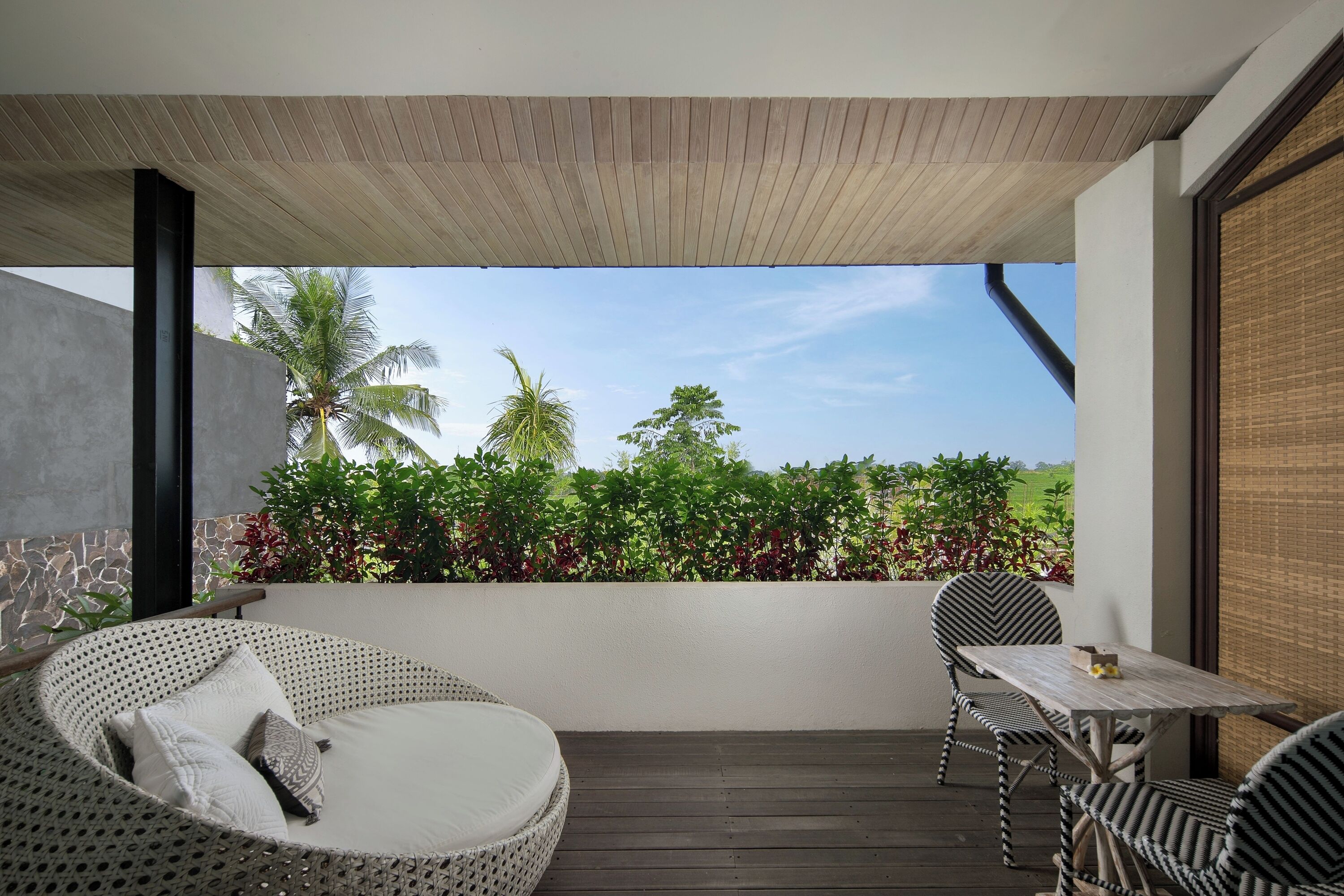 Deluxe Double Room, Balcony | Bathroom | Slippers, towels