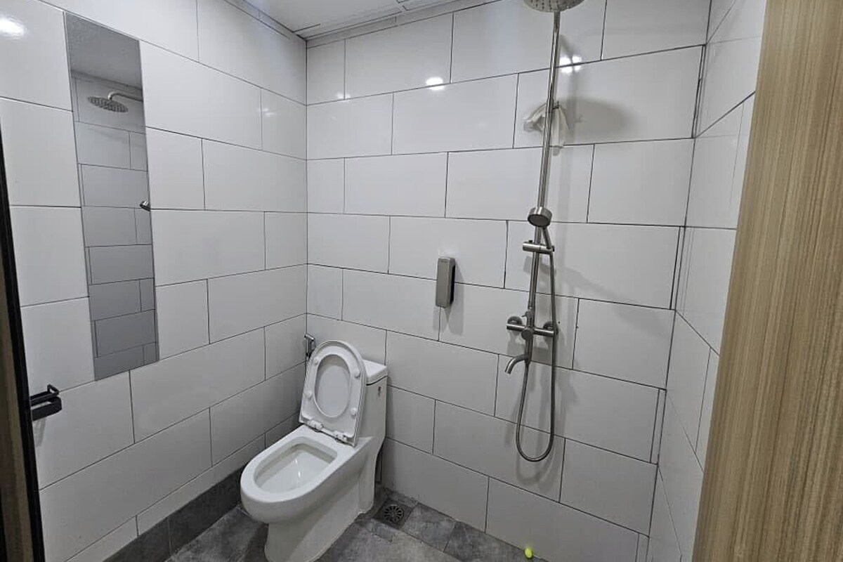 Phòng tắm | Buồng tắm vòi sen, khăn tắm 