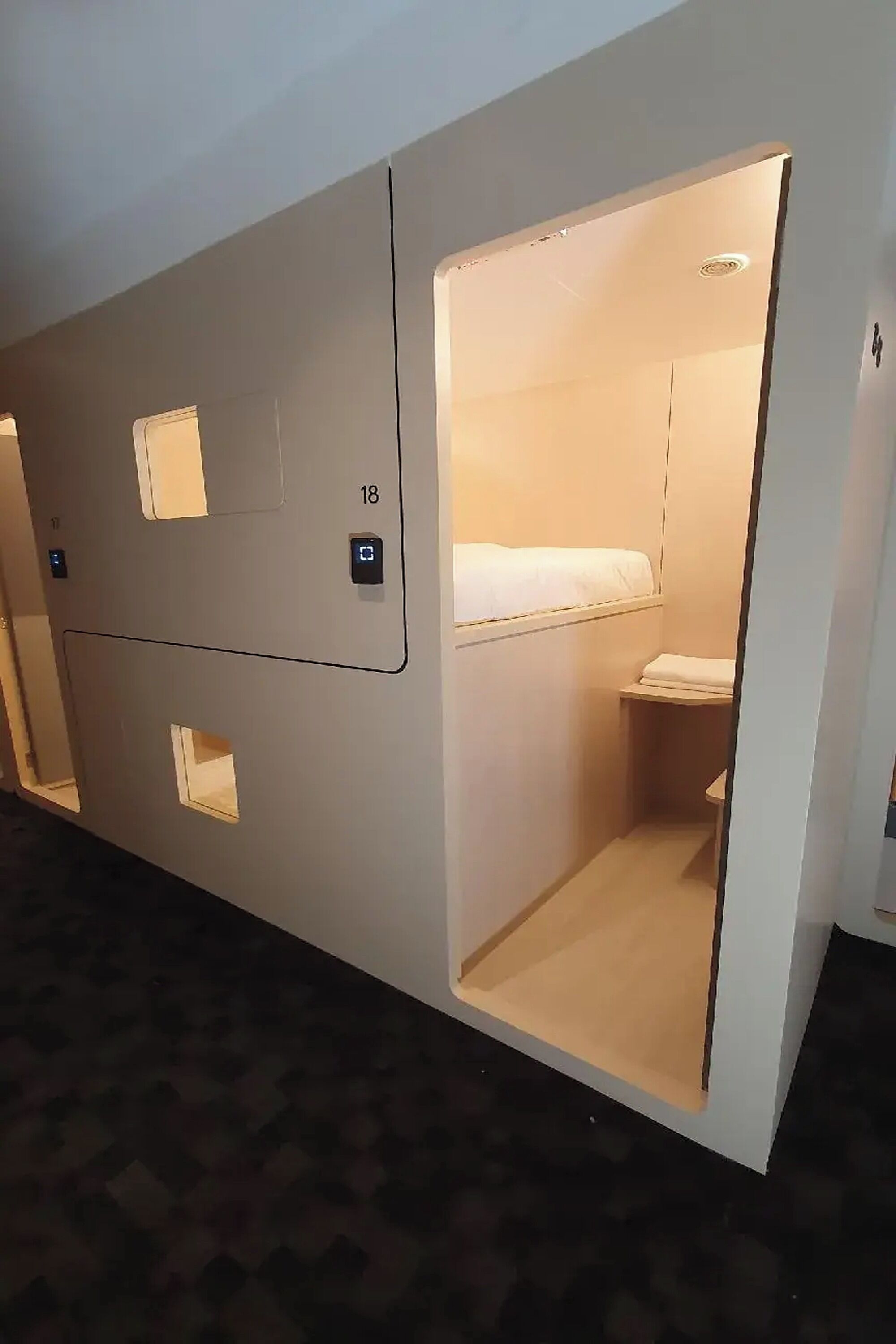 Single Room - Sky | Free WiFi, bed sheets