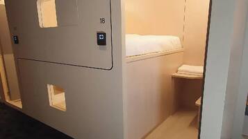 Single Room - Sky | Free WiFi, bed sheets