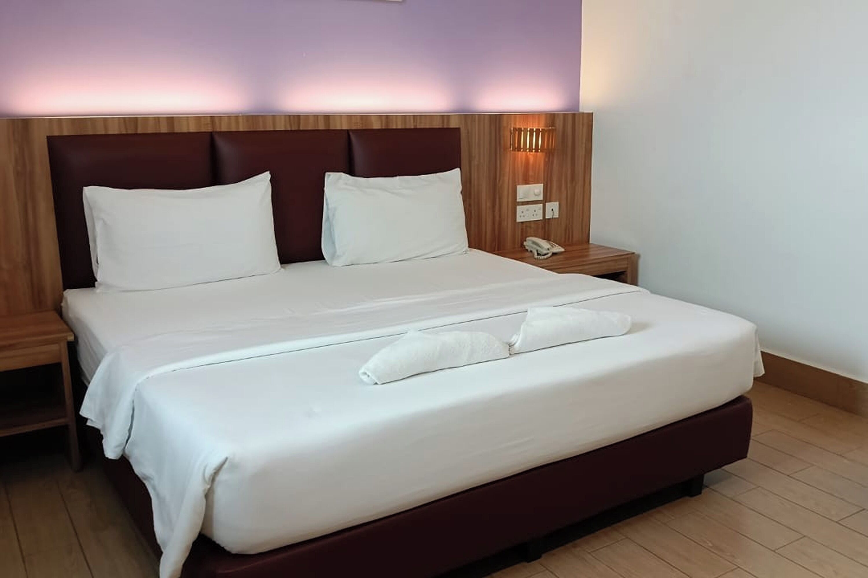 Deluxe-Zimmer, 1 King-Bett | Schreibtisch, Bügeleisen/Bügelbrett, kostenloses WLAN, Bettwäsche