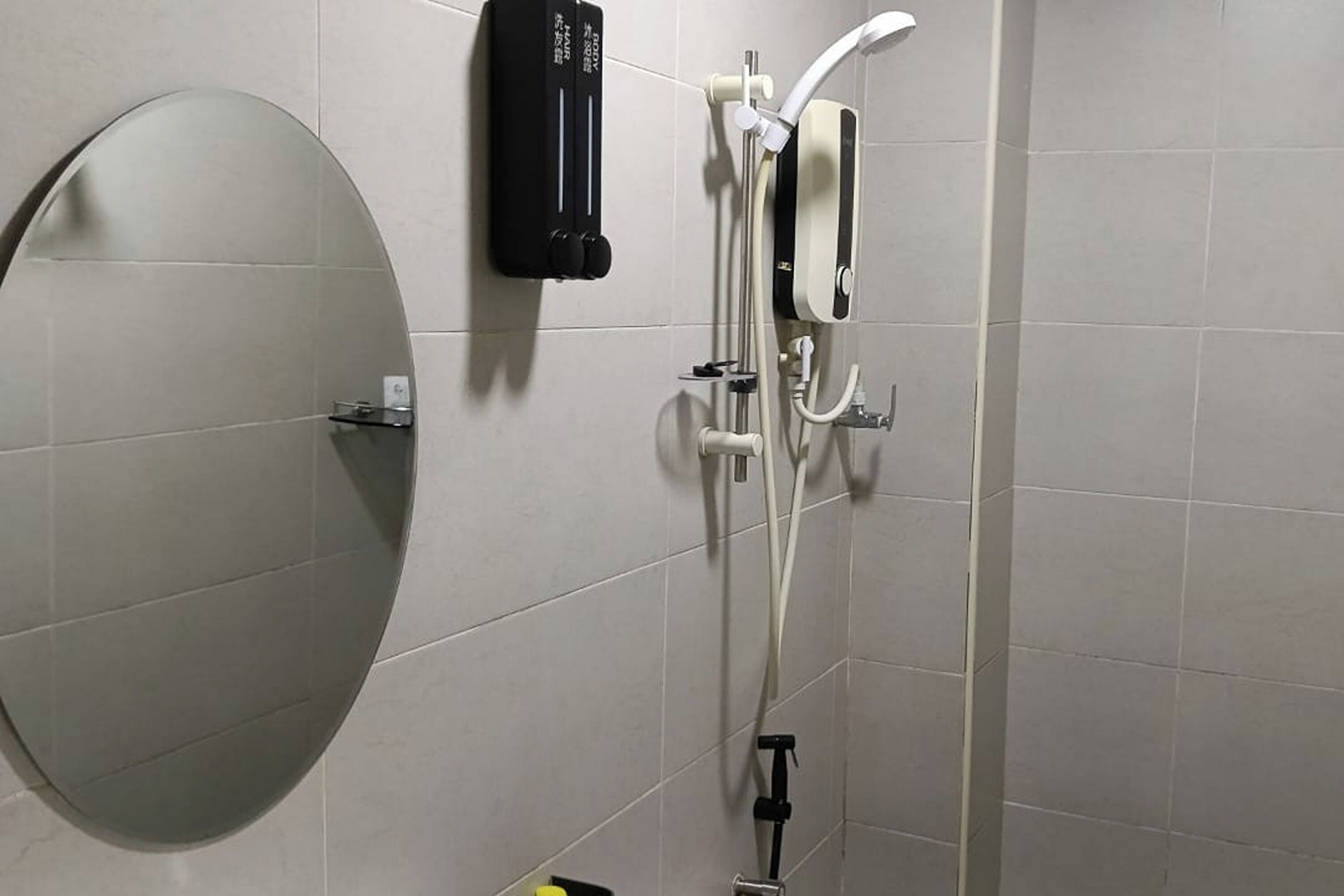 バスアメニティ (無料)、ヘアドライヤー、タオル