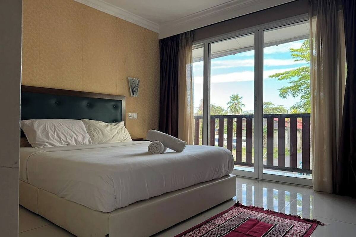 Desk, iron/ironing board, free WiFi, bed sheets