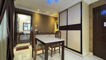 Studio | Desk, iron/ironing board, free WiFi, bed sheets