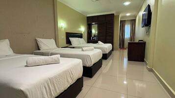 Family Quadruple Room | Desk, iron/ironing board, free WiFi, bed sheets