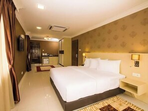 Desk, iron/ironing board, free WiFi, bed sheets - Kesuma Villa Exclusive Stay Near UTHM Batu Pahat (Batu Pahat)