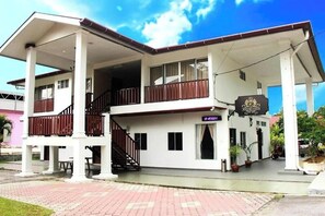 Fachada de la propiedad