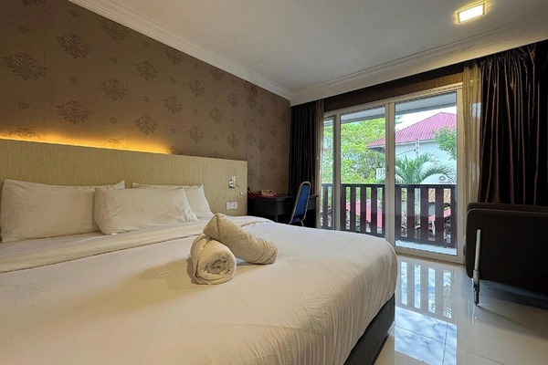 Studio | Desk, iron/ironing board, WiFi (free), bed sheets