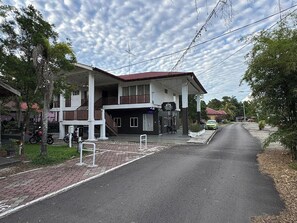 Front of property - Kesuma Villa Exclusive Stay (Batu Pahat)