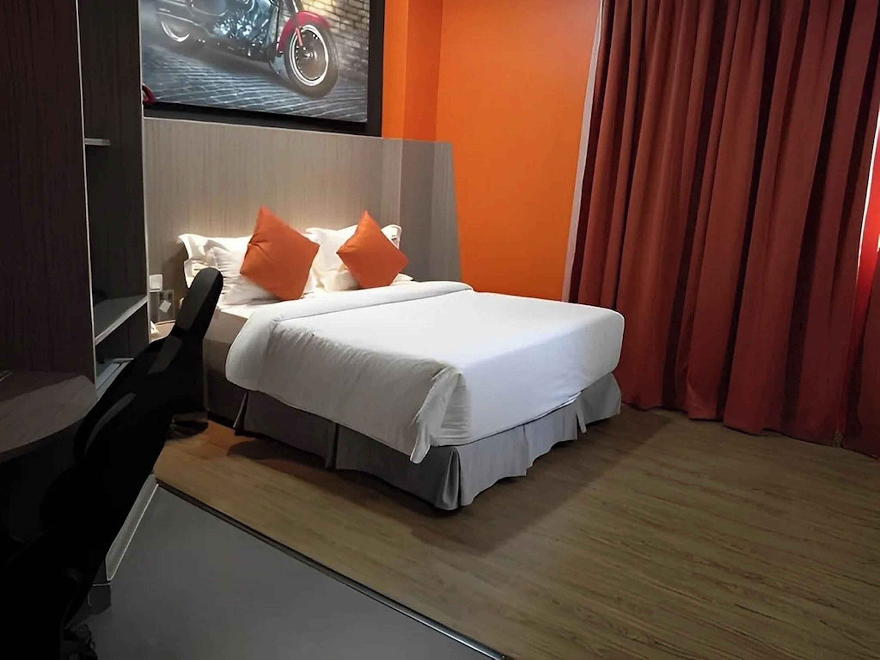 Iron/ironing board, free WiFi, bed sheets