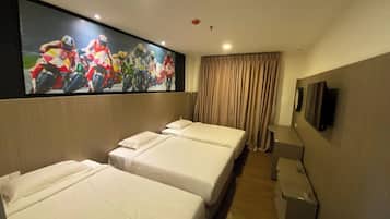 Triple Room, 3 Twin Beds | Iron/ironing board, free WiFi, bed sheets