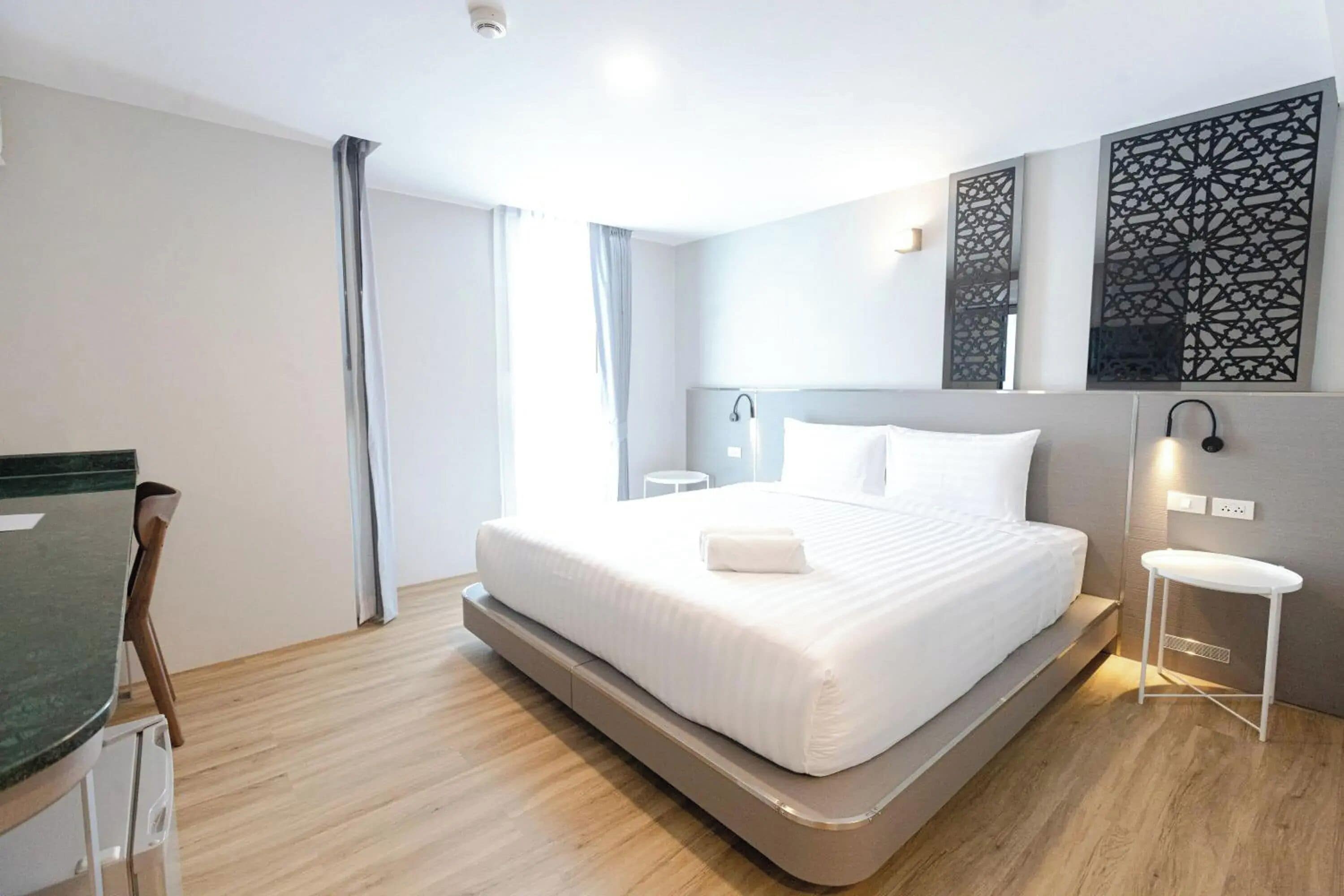 Suite, 1 King Bed | Desk, iron/ironing board, free WiFi, bed sheets