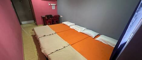 Familienzimmer | Schreibtisch, Bügeleisen/Bügelbrett, Bettwäsche