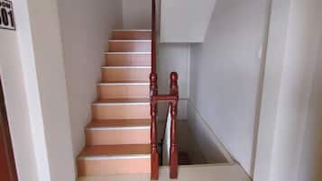 Habitación (Backpacker Room) | Escritorio, cortinas opacas, camas supletorias y wifi gratis