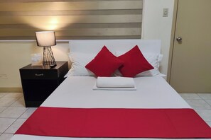 Phòng đôi Deluxe, ban công | Bàn, giường gấp/giường phụ (phụ phí) 