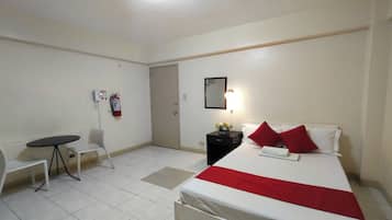 Deluxe Double Room | Desk, rollaway beds, free WiFi, bed sheets
